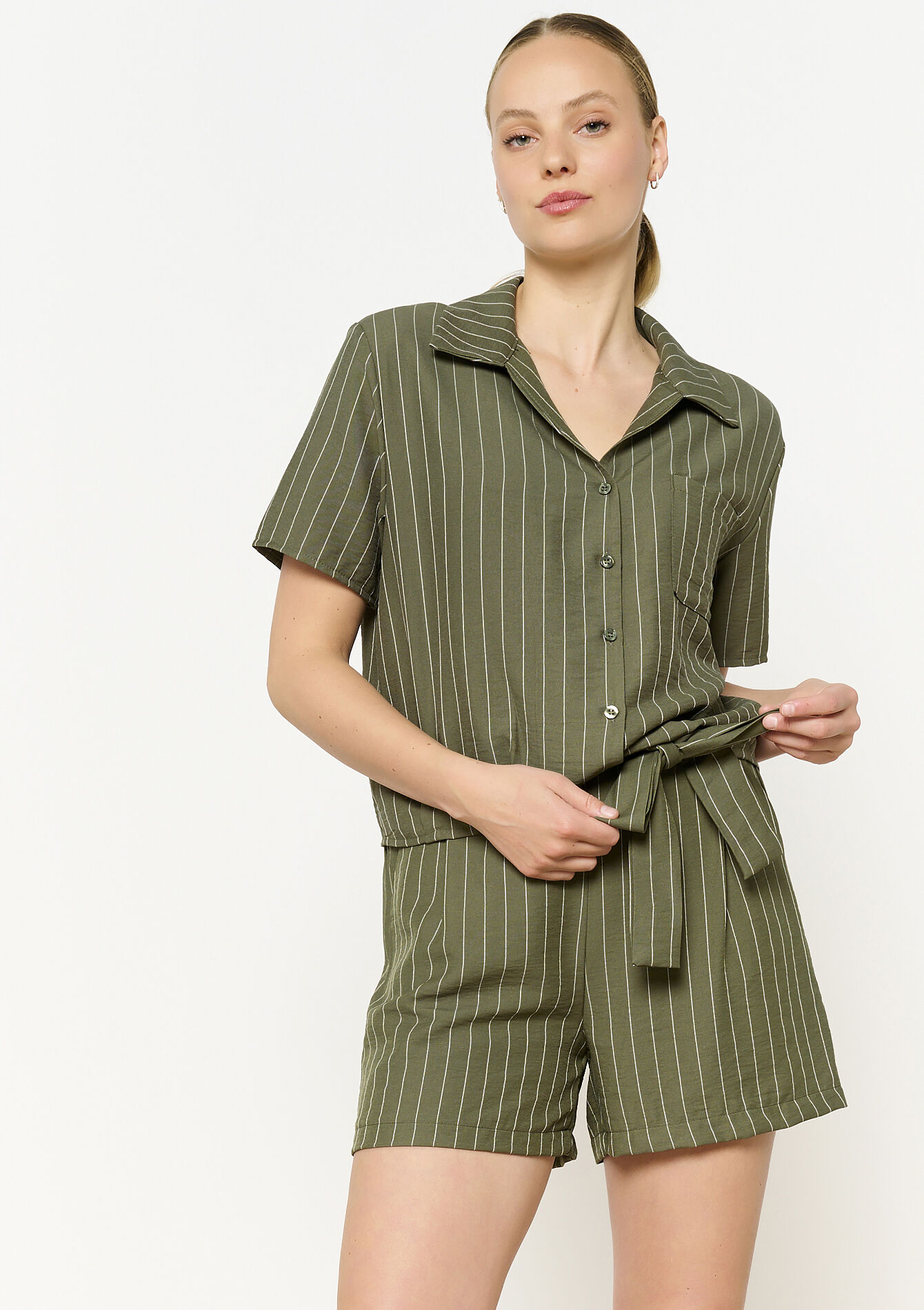 Gestreepte short met ceintuur, Gestreepte short met ceintuur - KHAKI MED - 06100717_4327