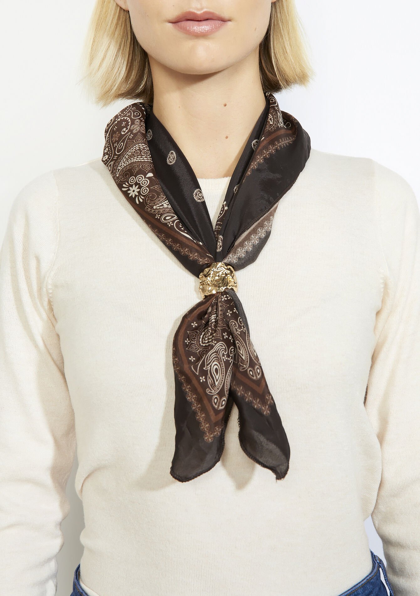 Zijde sjaal met juweel, Zijde sjaal met juweel, , detail_model