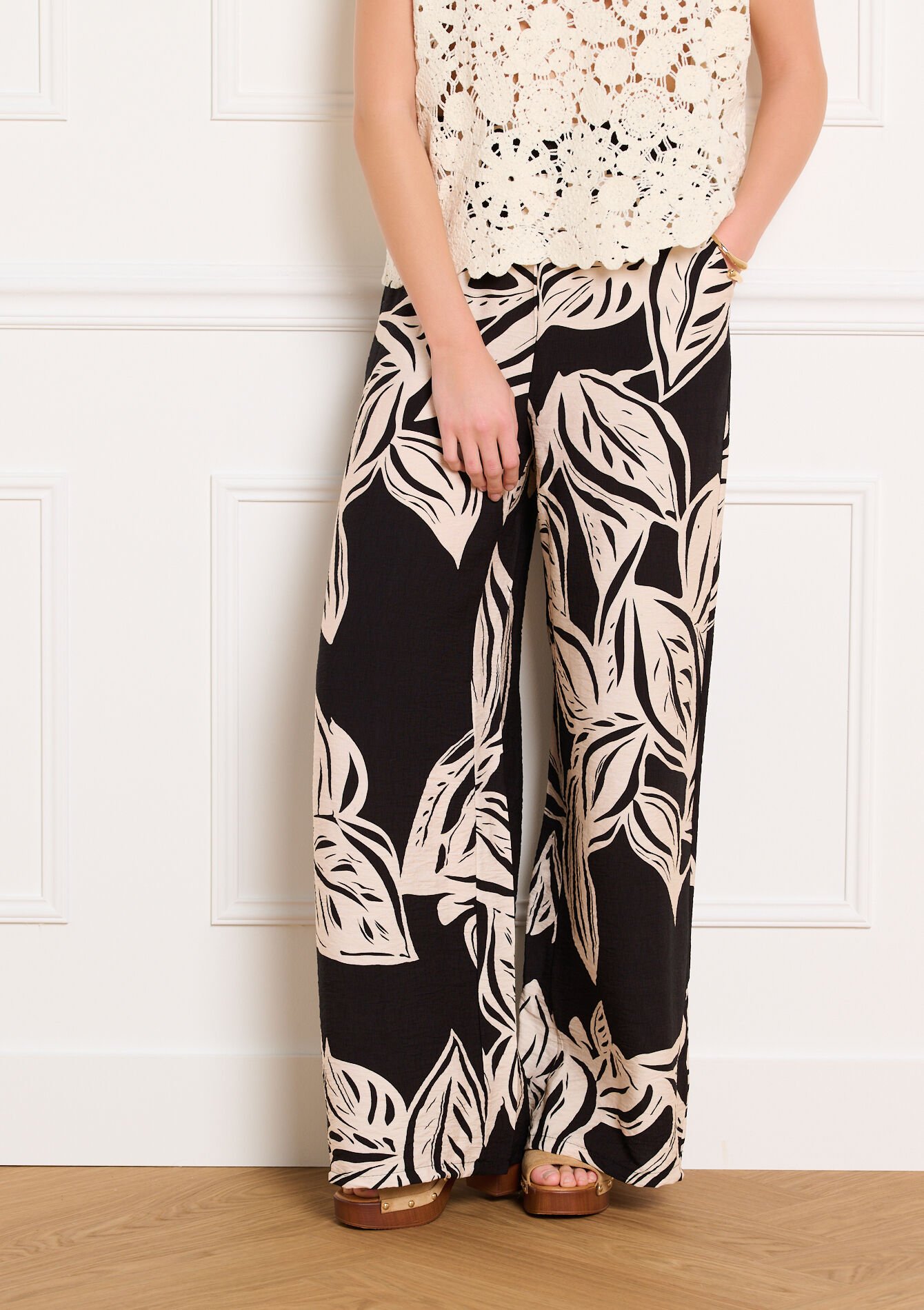 Wijde vloeiende broek met print - BLACK - 06601151_1119