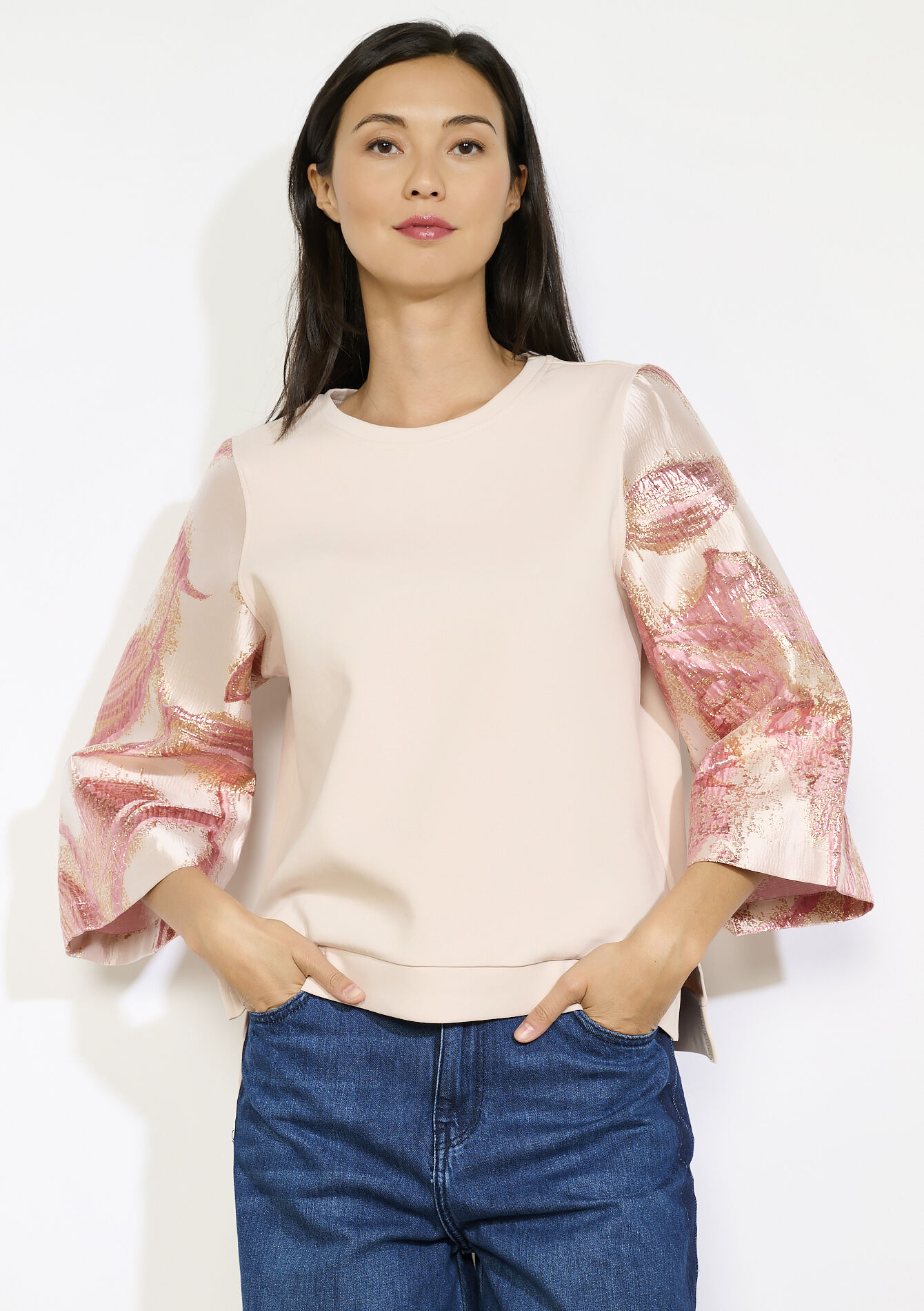 Trui met bloemen en paillettenmouwen, Trui met bloemen en paillettenmouwen, , back