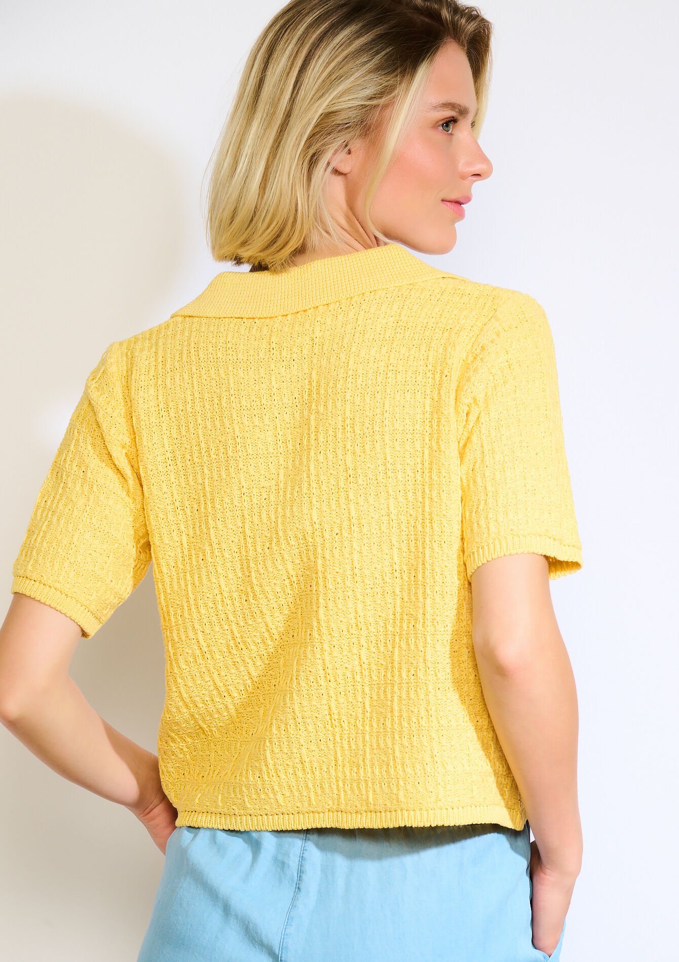 Korte top met textuur - YELLOW PASTEL - 02301827_5004