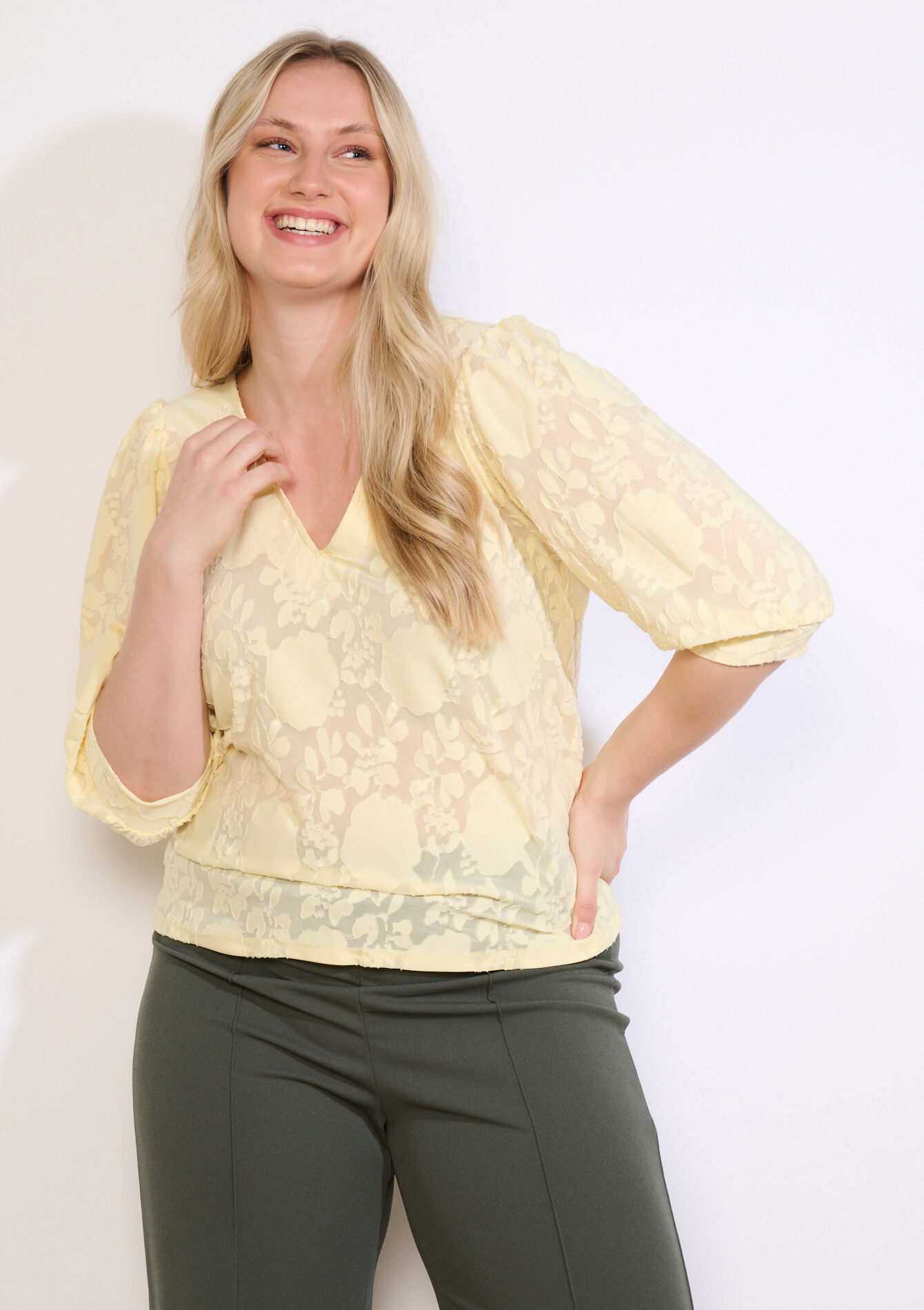 V-hals blouse met borduursel - YELLOW PASTEL - 02301993