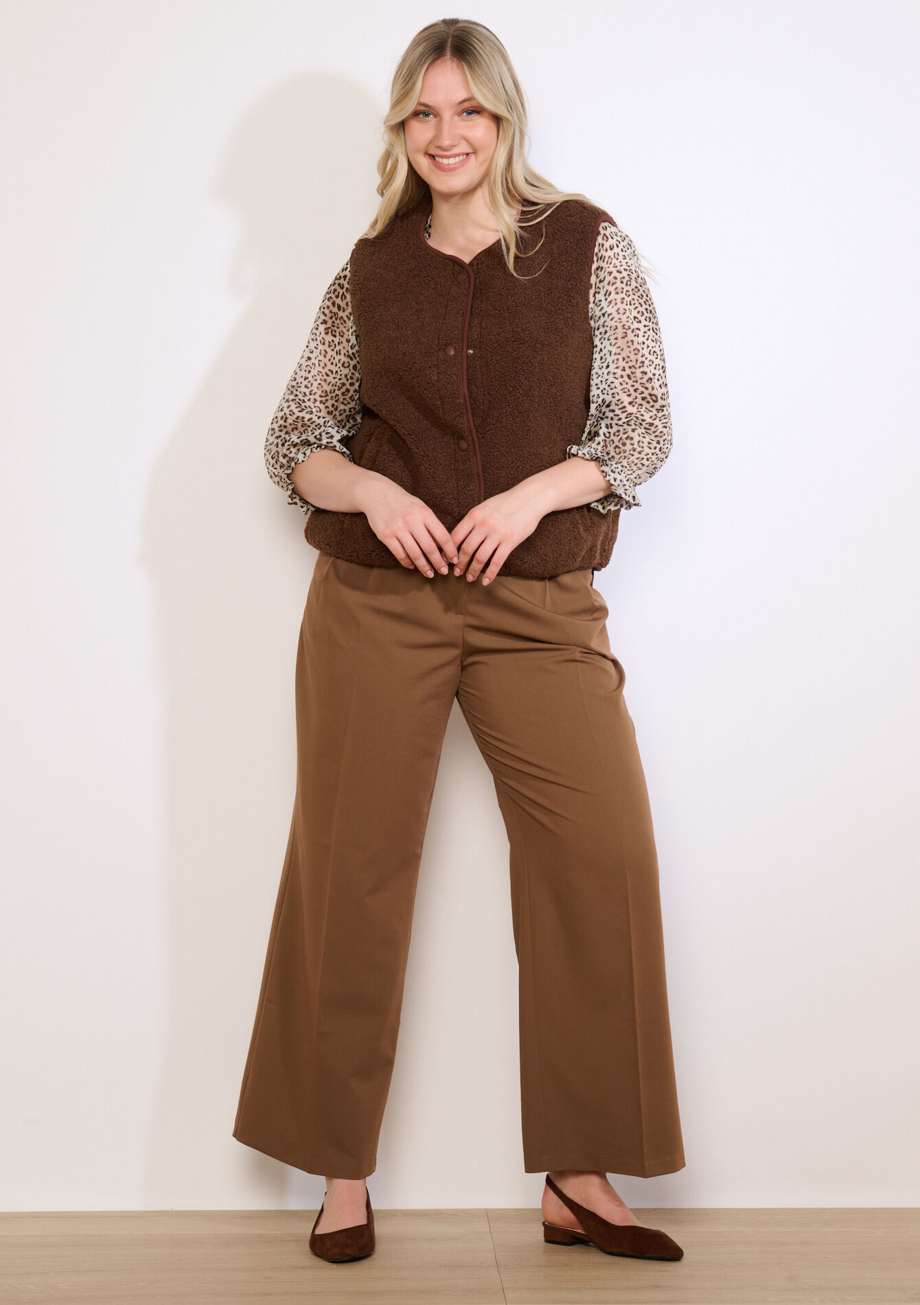 Mouwloos vest met textuur - BROWN COFFEE - 09001527_3717