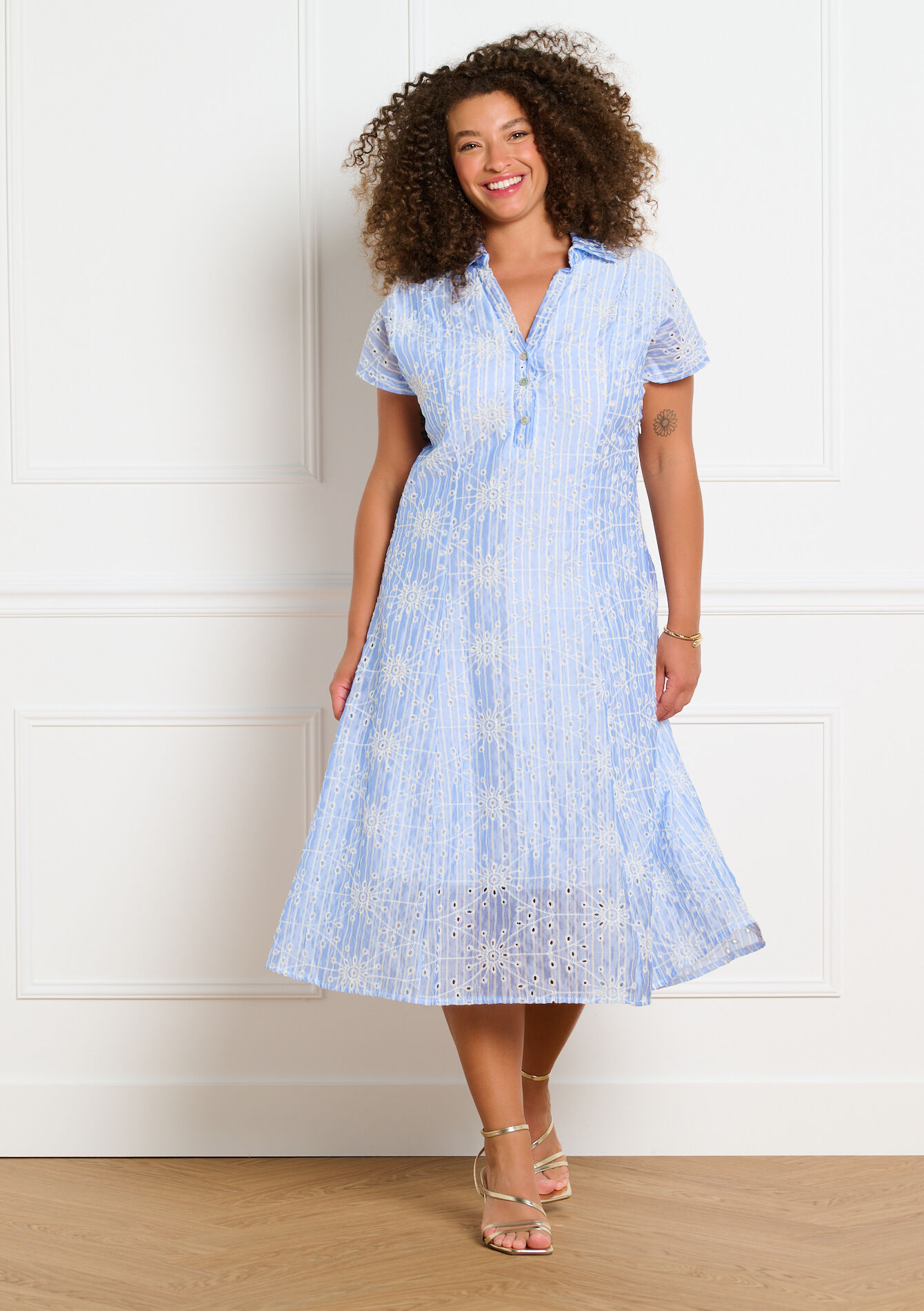 Midi jurk met borduursel - BLUE PASTEL - 08104480_3003