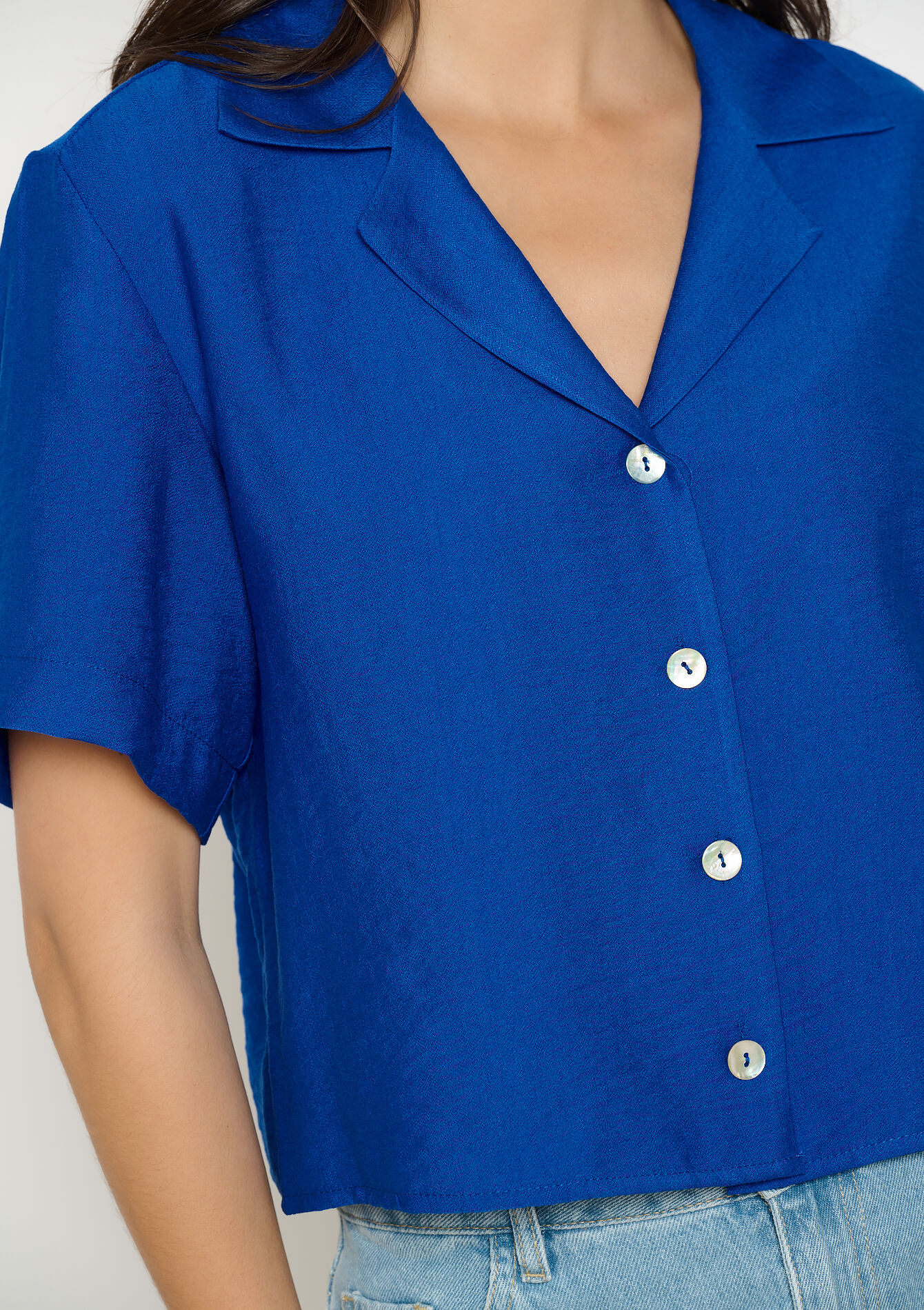 Korte blouse met knopen, Korte blouse met knopen - ELECTRIC BLUE - 05702800_1619