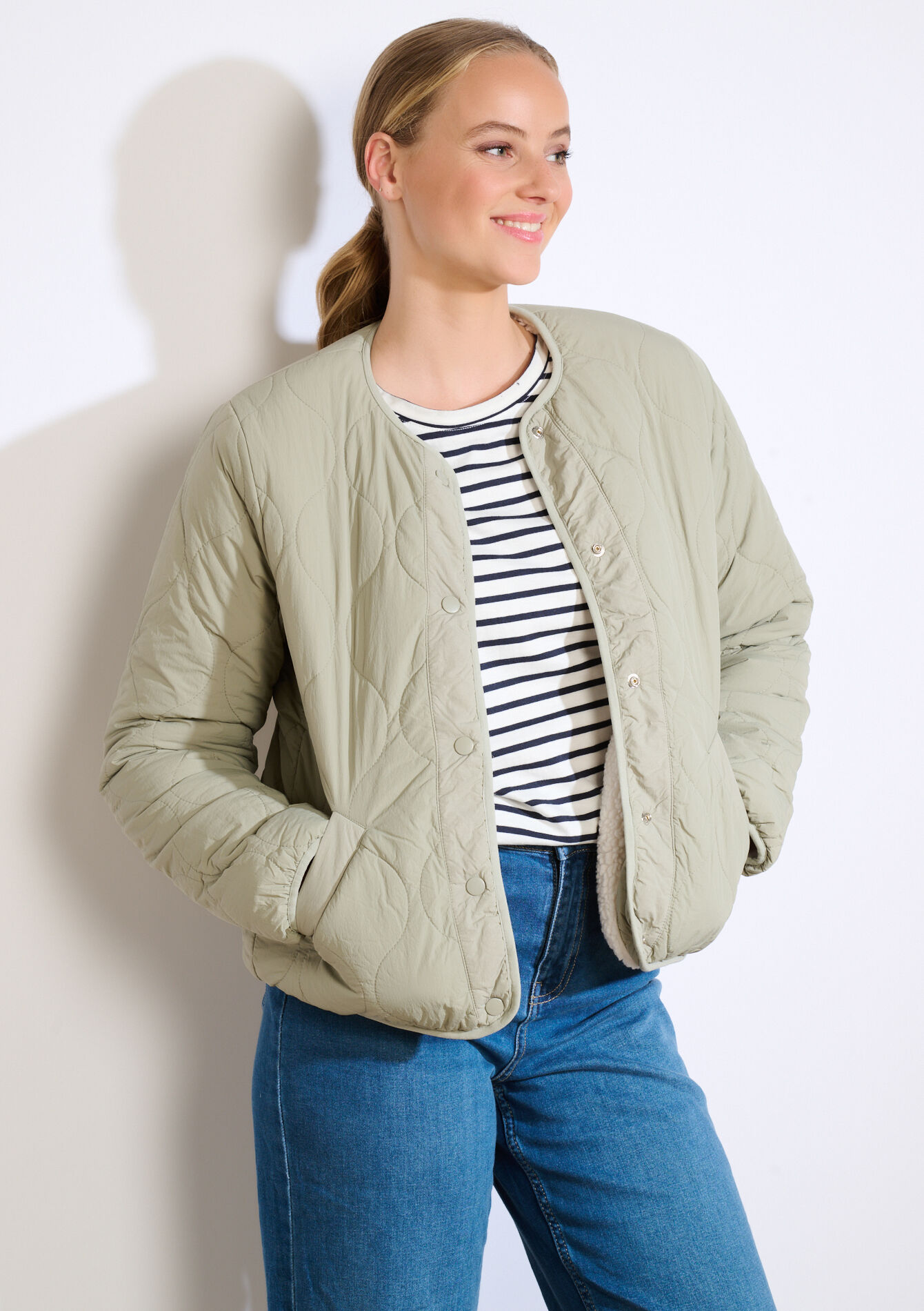 Omkeerbare korte gewatteerde jas, , back