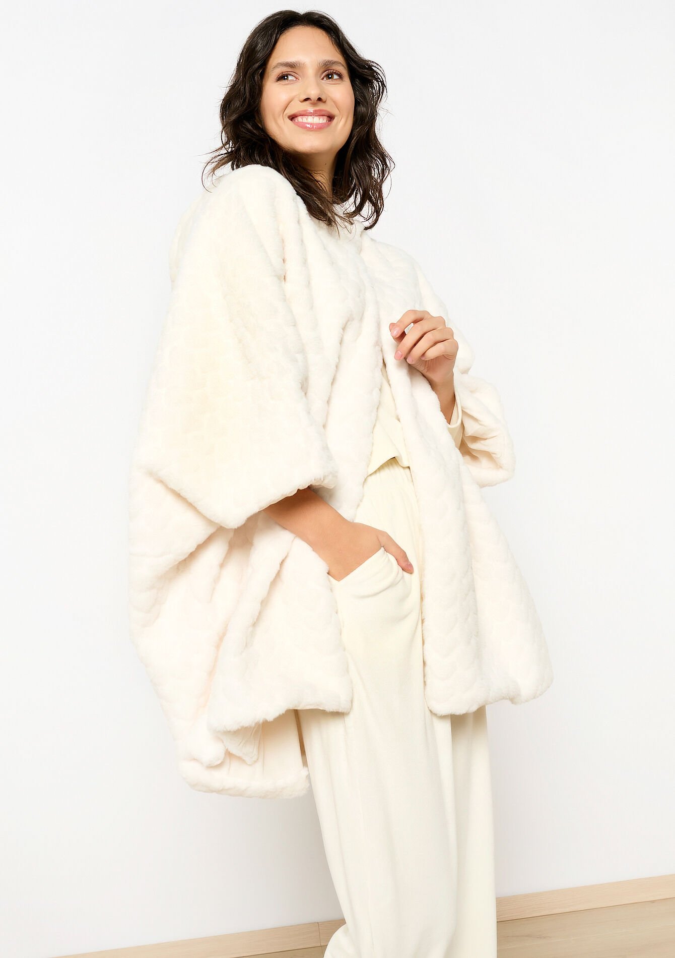 Poncho with heart pattern, Poncho with heart pattern - VANILLA WHITE - 15100290_1013