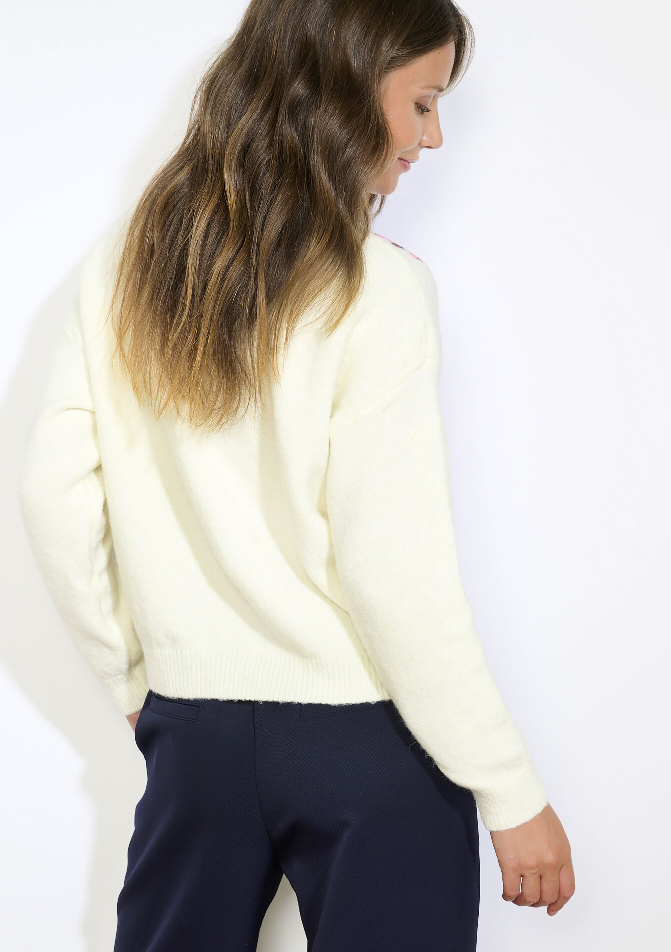 Zachte trui met bloemen - VANILLA WHITE - 04007035_1013