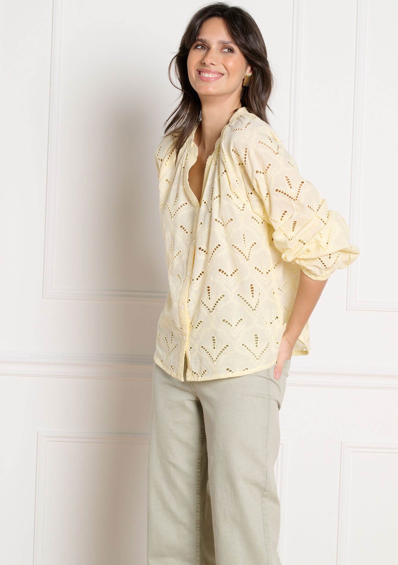 Luchtige blouse met ajourdetails - YELLOW PASTEL - 05702959_5004