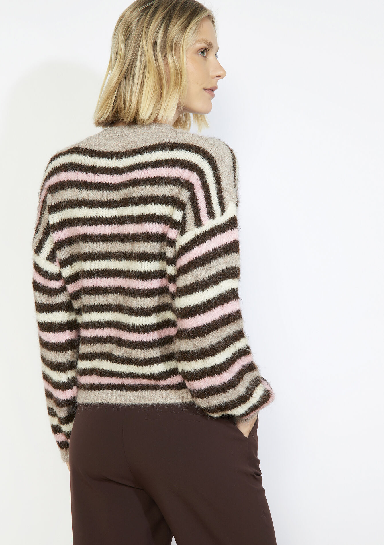 Zacht gestreepte cardigan - BROWN DARK CHOCOLATE - 04101414_3720
