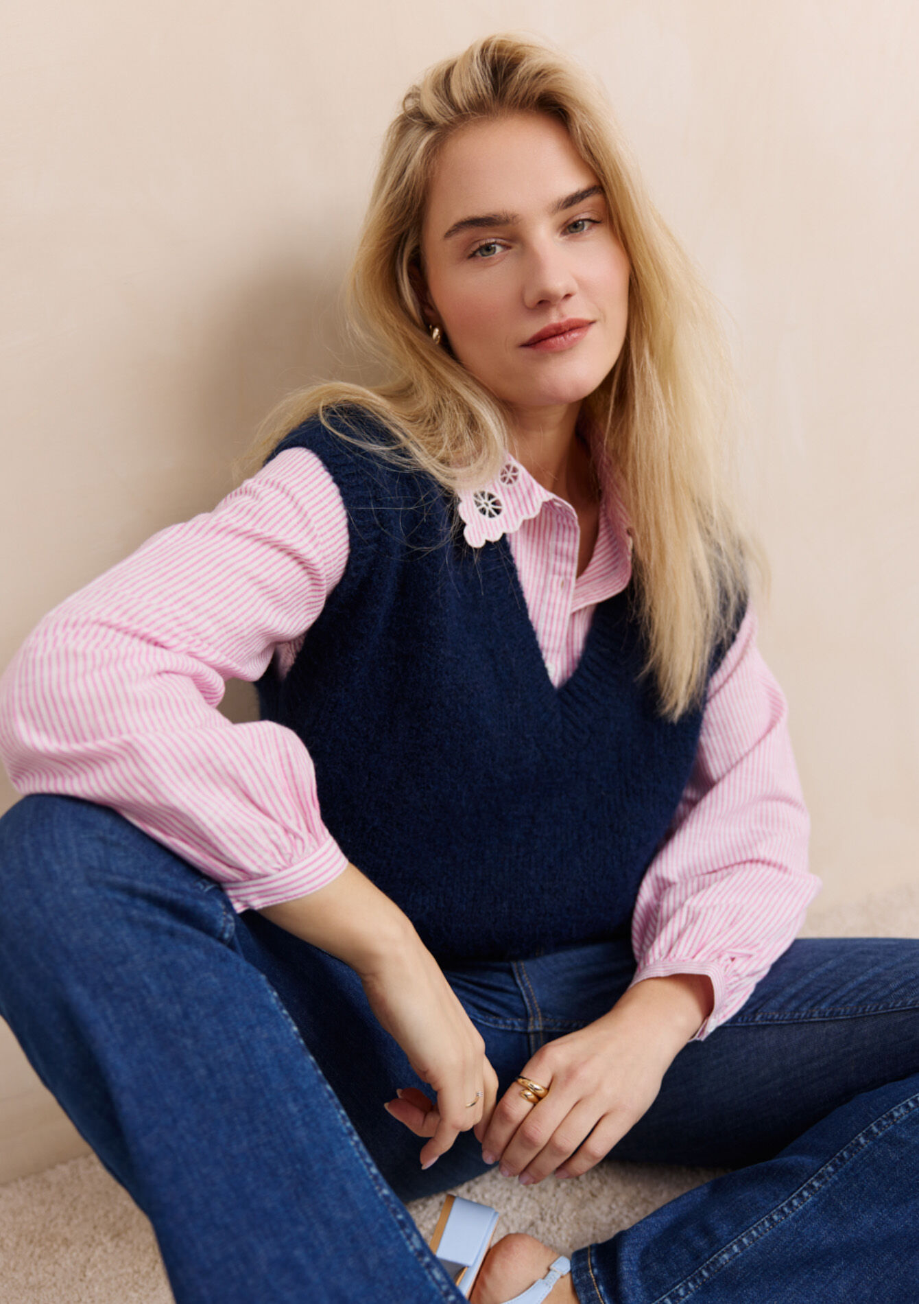 Mouwloze V-hals trui, , back