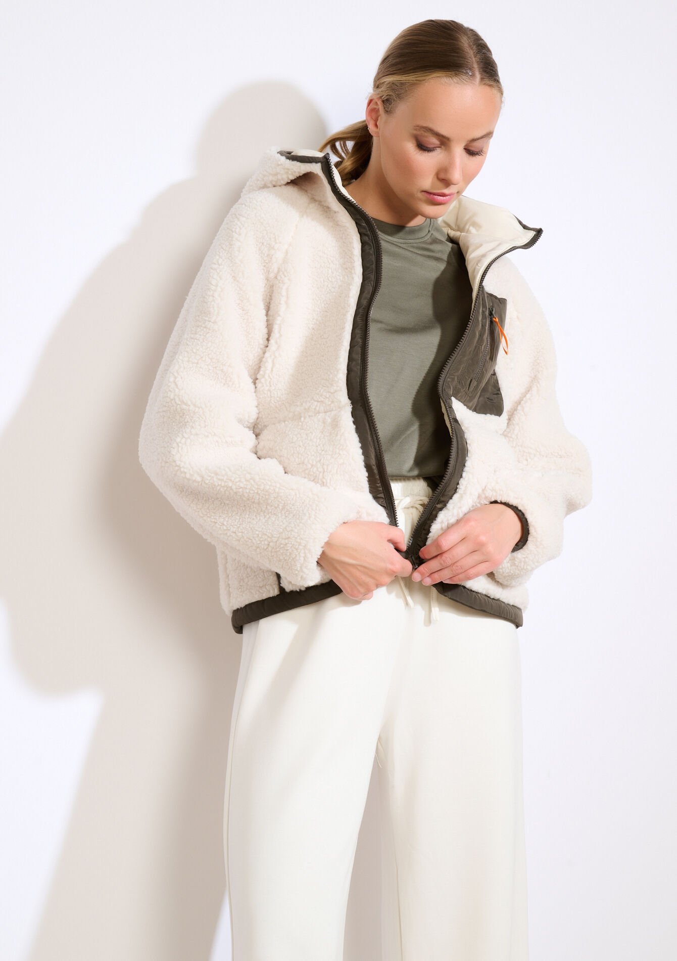 Jas met capuchon in imitatievacht, Jas met capuchon in imitatievacht, , back