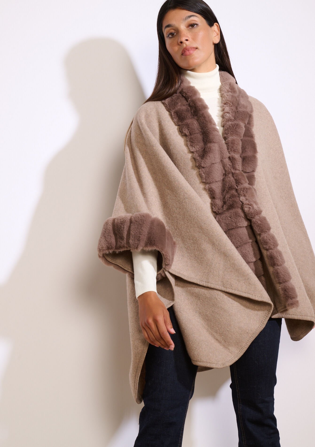 Poncho met imitatiebontdetails, , detail_model
