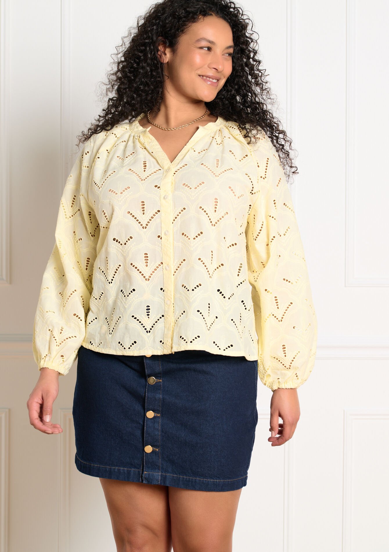 Luchtige blouse met ajourdetails - YELLOW PASTEL - 05702959_5004
