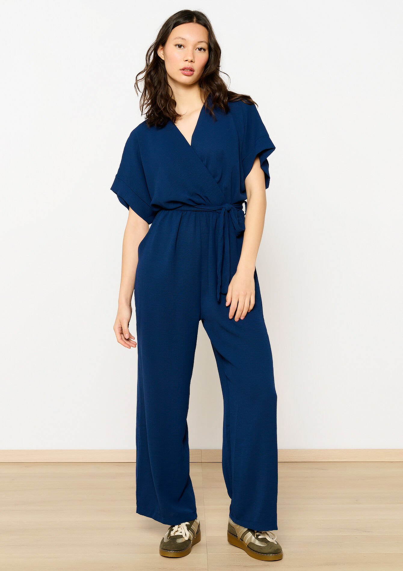 Vloeiende jumpsuit met ceintuur - NAVY BASIC - 06004613_2723