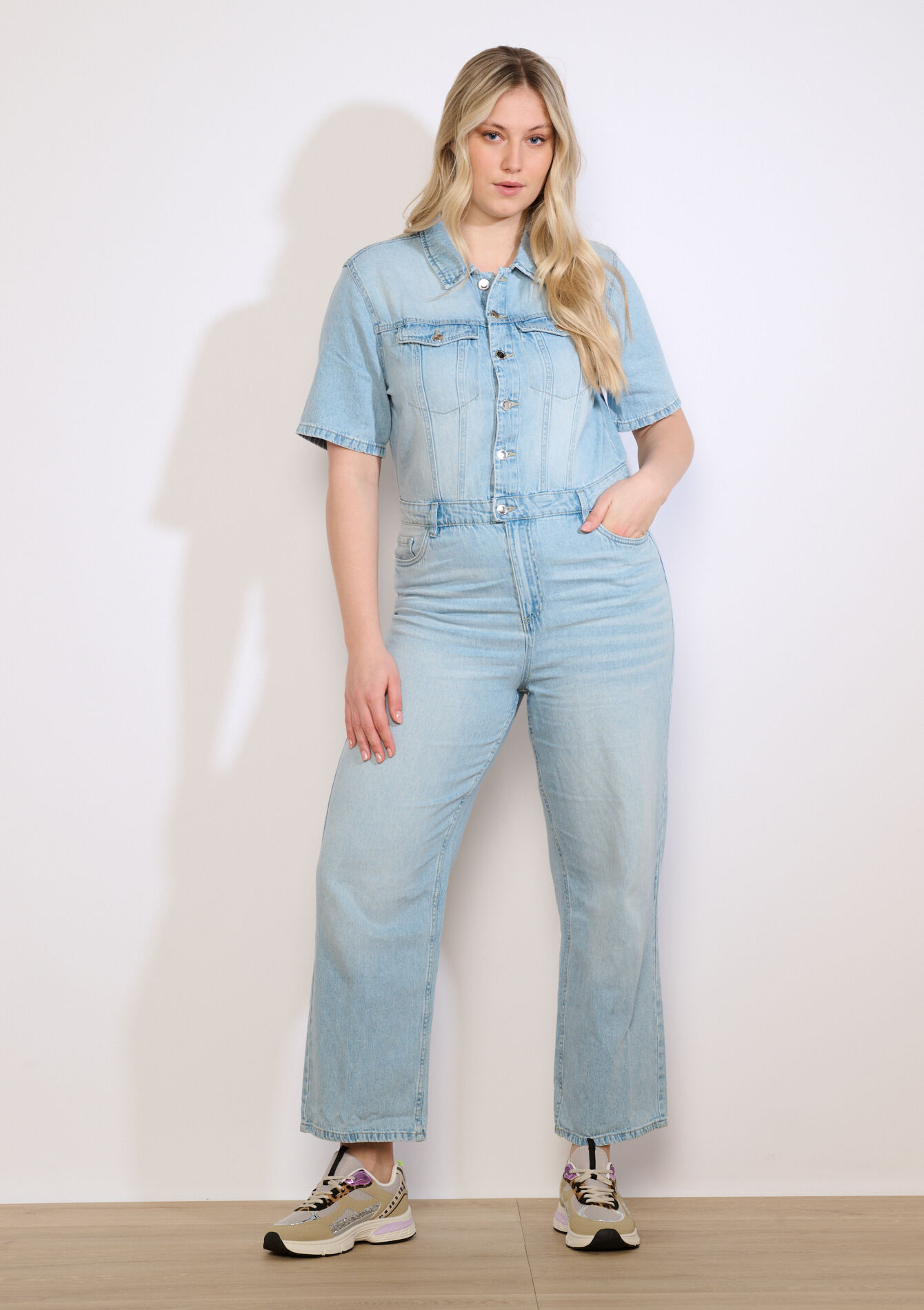 Denim jumpsuit in lichte wassing - BLUE BLEACHED - 22000637_0502