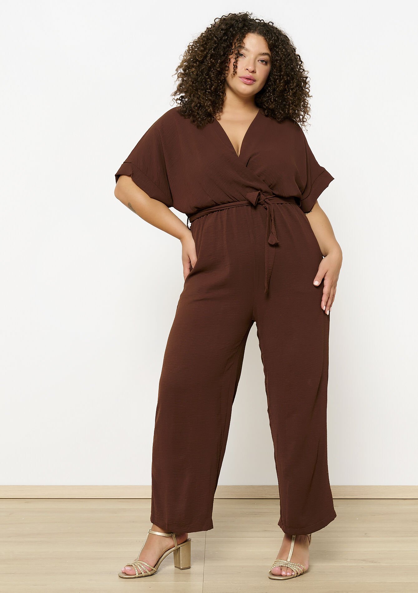 Vloeiende jumpsuit met ceintuur, Vloeiende jumpsuit met ceintuur - BROWN DARK CHOCOLATE - 1127947