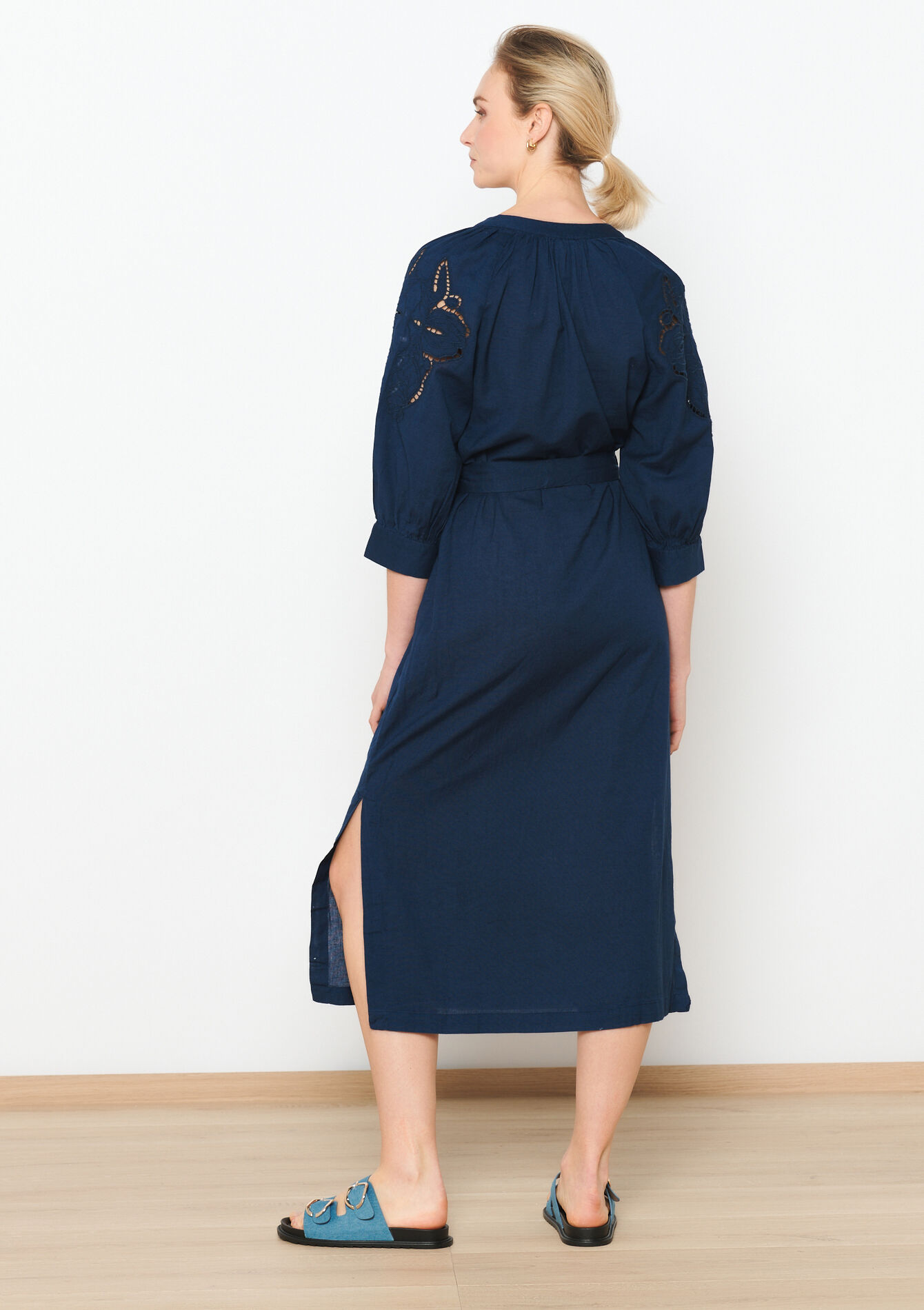 Midi-jurk met broderiedetail, Midi-jurk met broderiedetail - NAVY BASIC - 08602230_2723