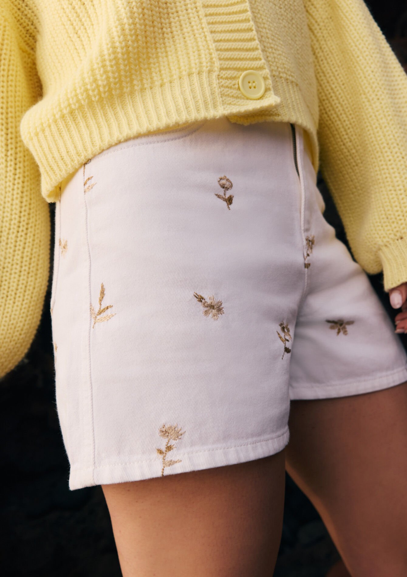 High-waisted embroidered shorts - VANILLA WHITE - 06100749_1013