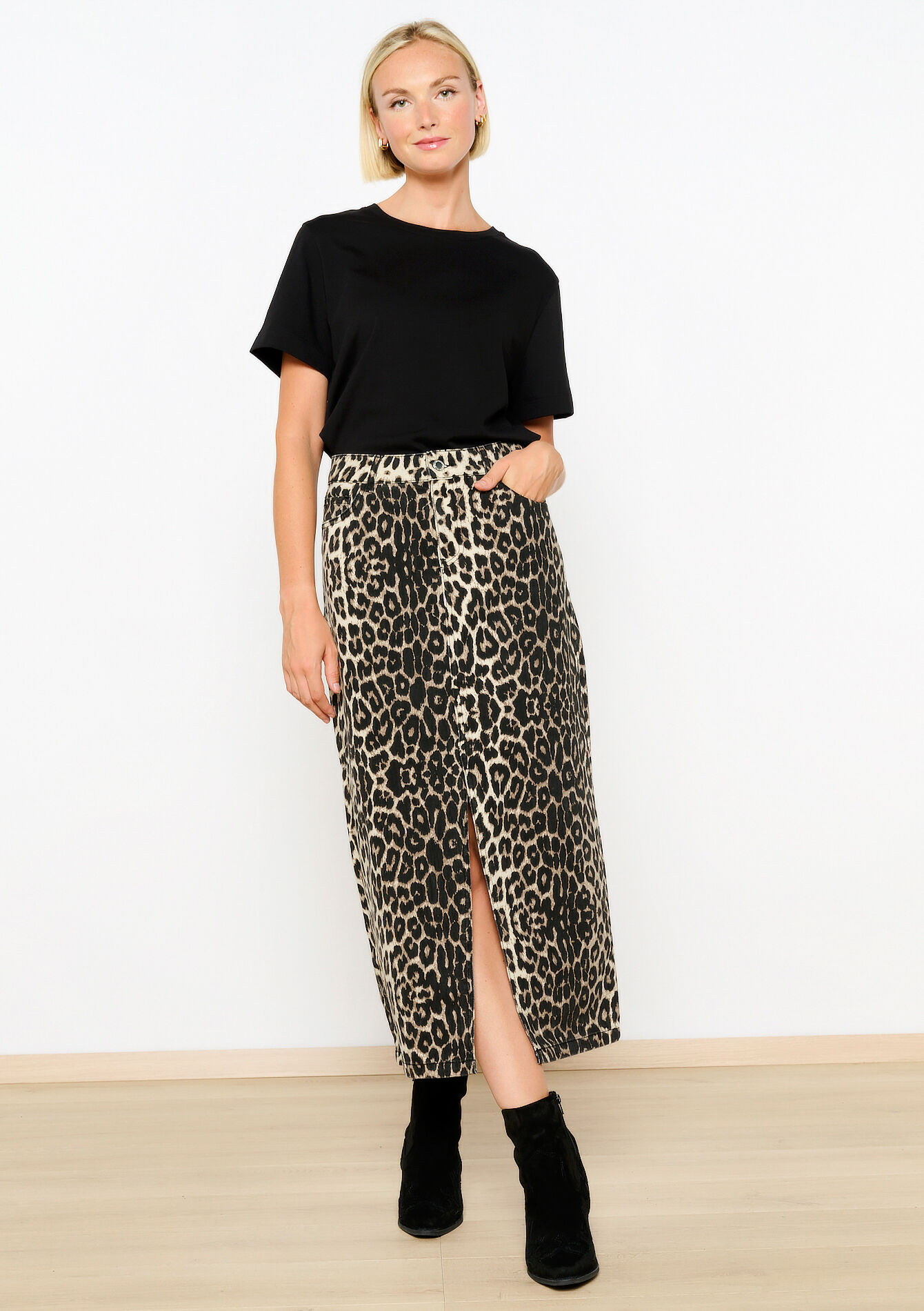 Boxy T-shirt - BLACK - 02301611_1119