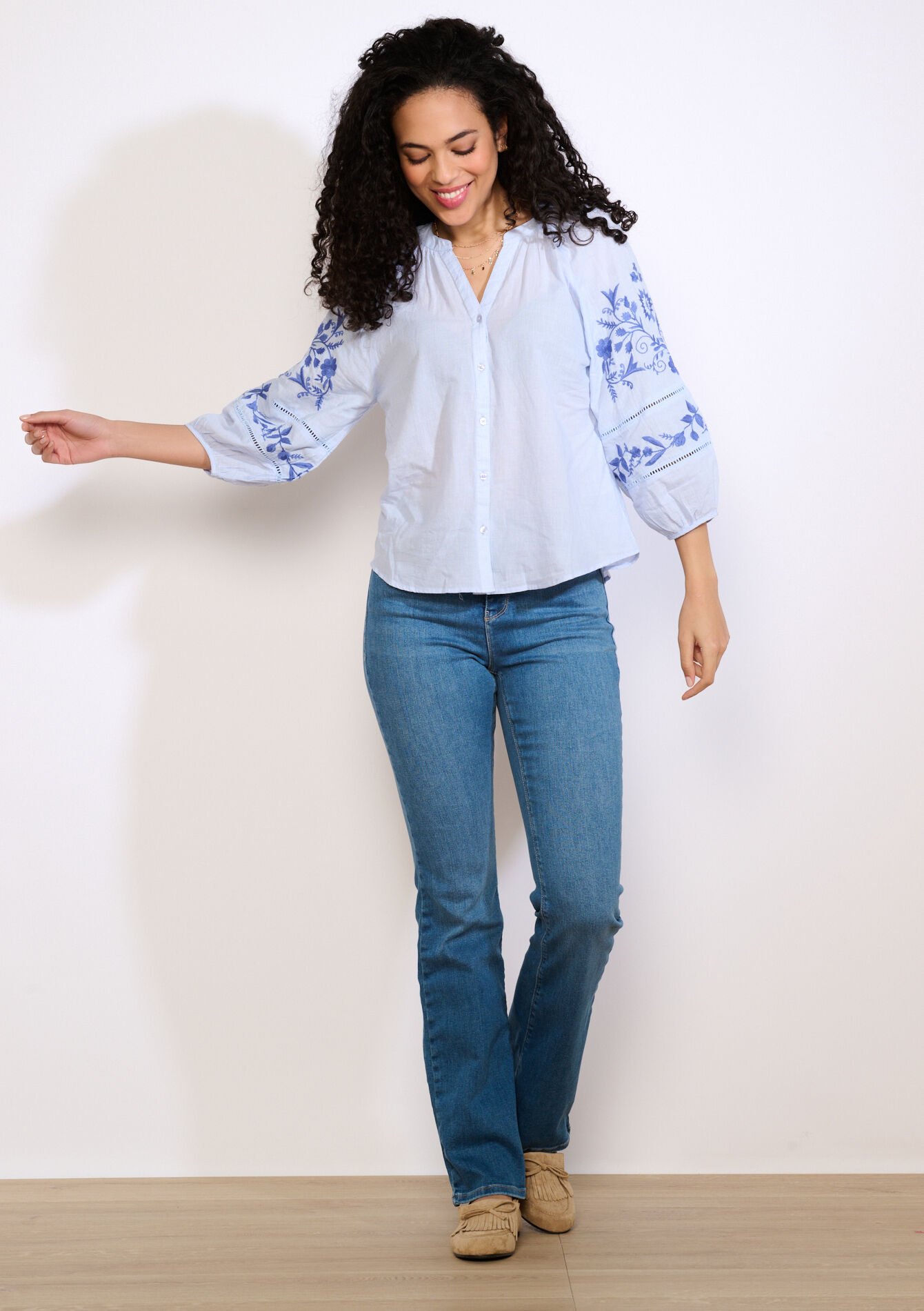 Romantisch geborduurd hemd - BLUE PASTEL - 05702949_3003