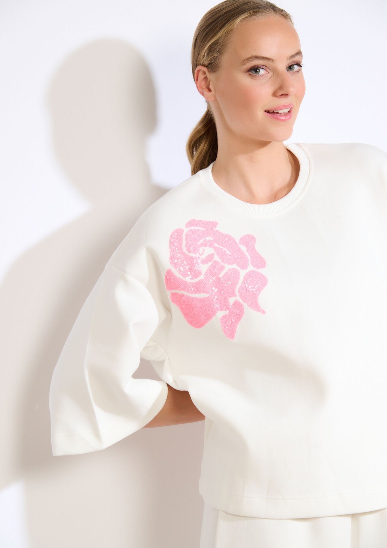 Sweat met paillettenbloem, Sweat met paillettenbloem - VANILLA WHITE - 03001808_1013