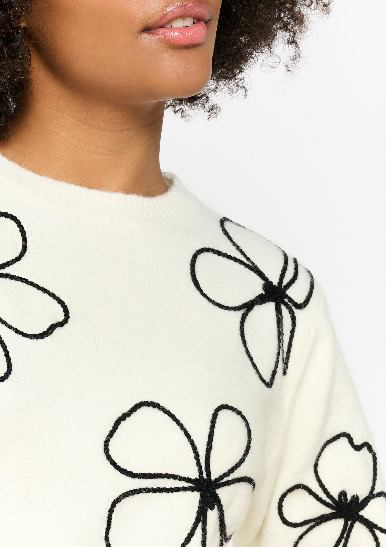 Pull avec fleurs brodées - VANILLA WHITE - 04006846_1013