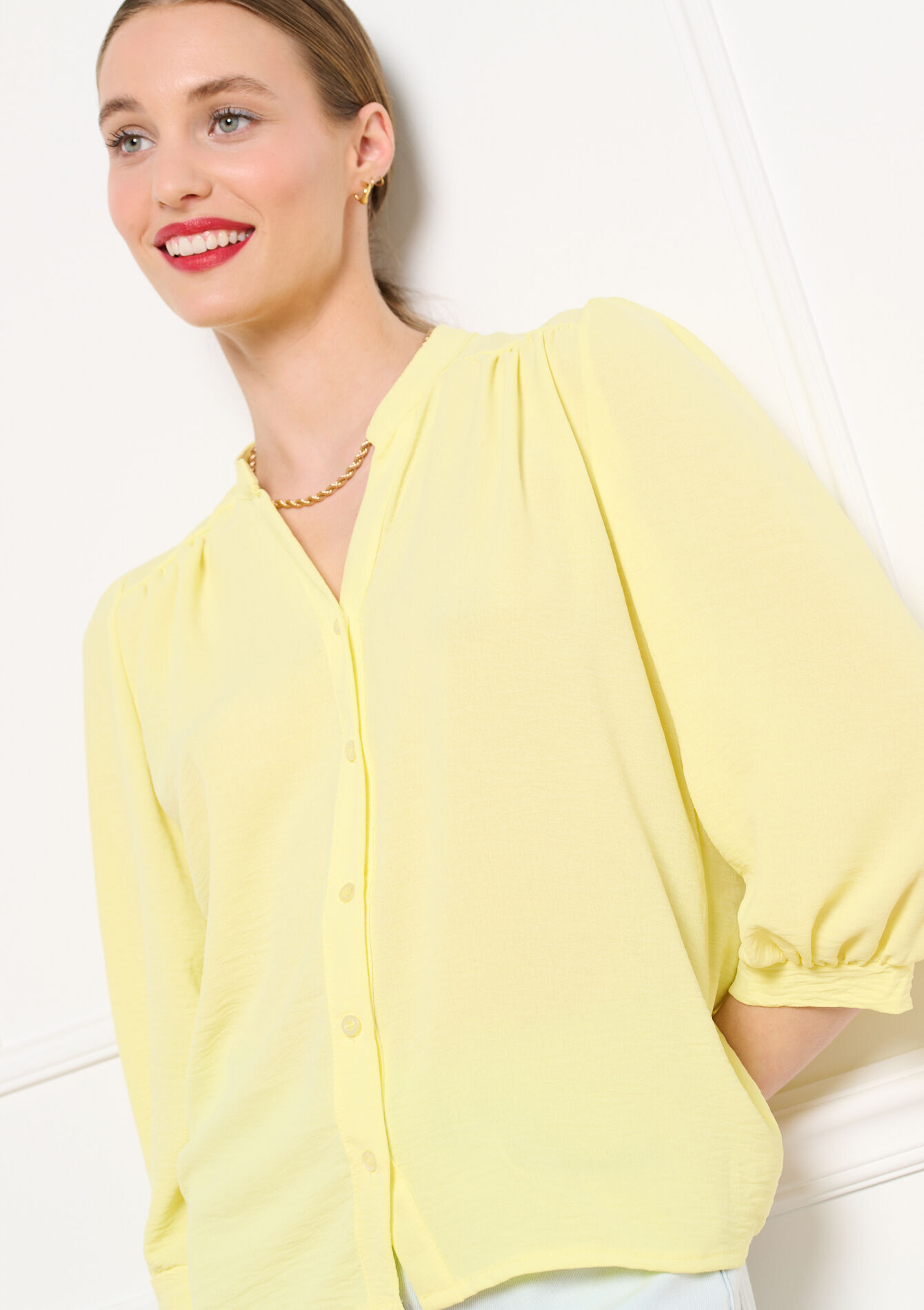 Vloeiende blouse met V-hals, Vloeiende blouse met V-hals - YELLOW PASTEL - 05703042_5004