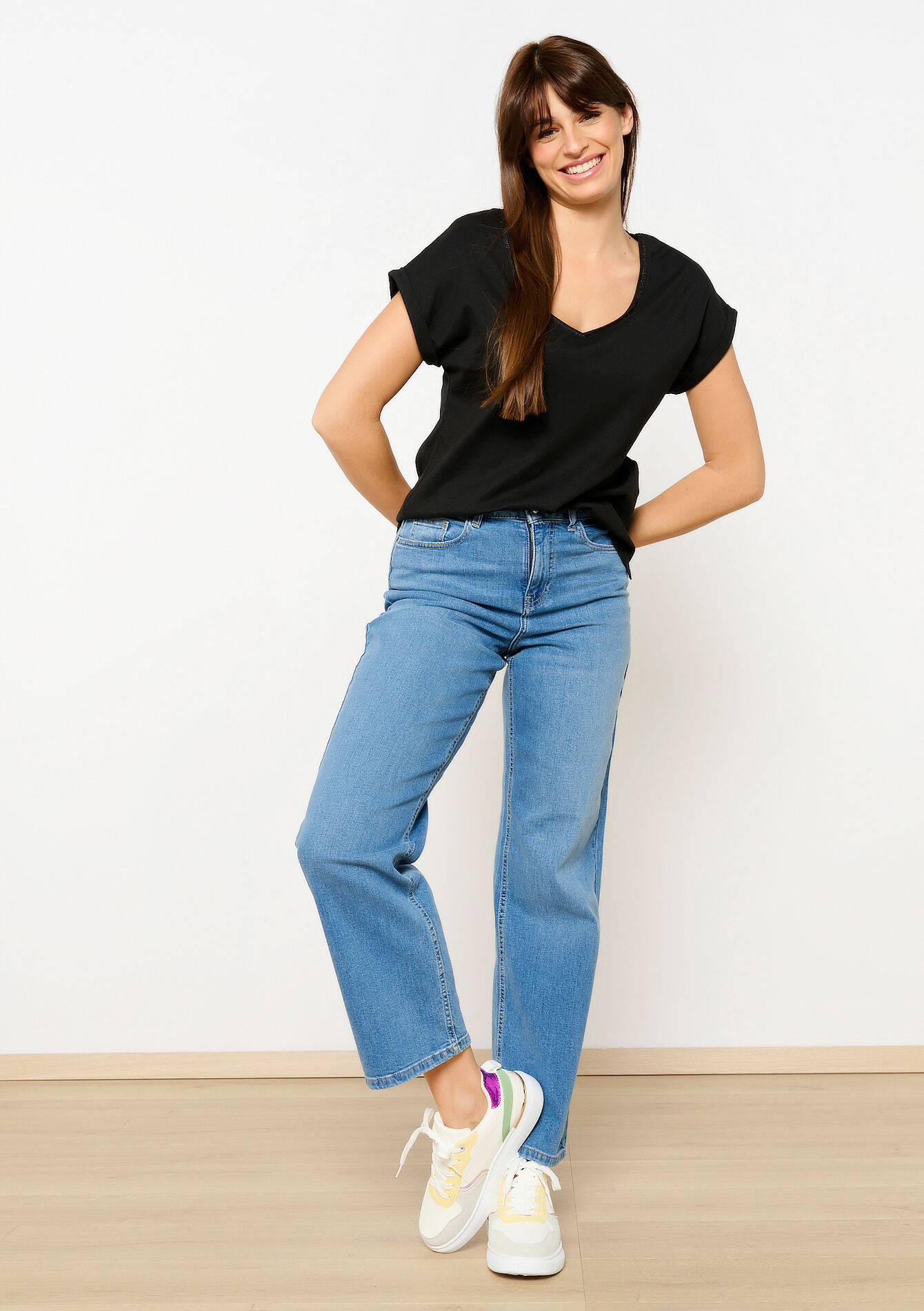 Basic T-shirt with V-neck, Basic T-shirt with V-neck - BLACK - 02301634_1119