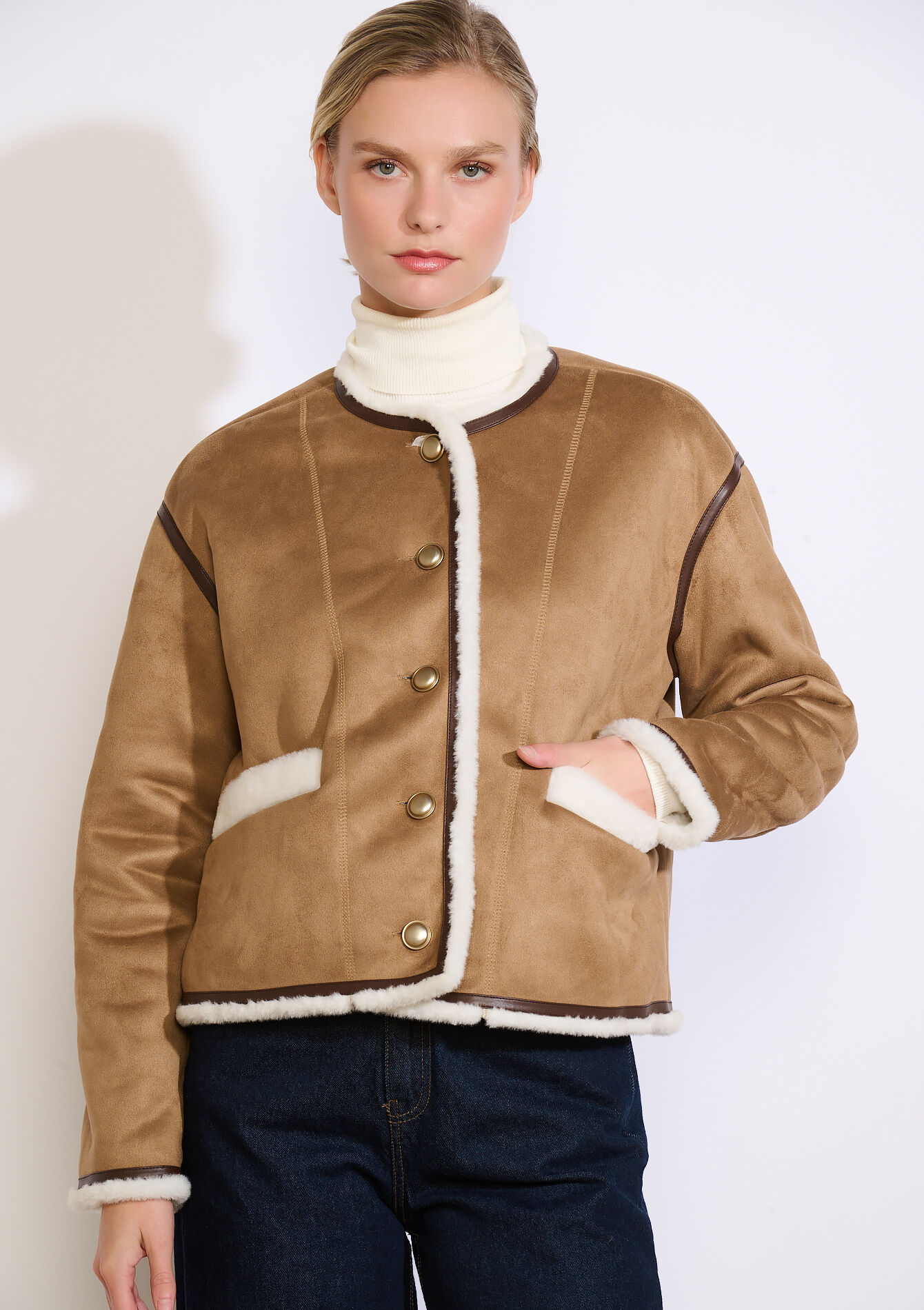 Veste courte en peau lainée, Veste courte en peau lainée - BROWN DARK CHOCOLATE - 23000784_3720