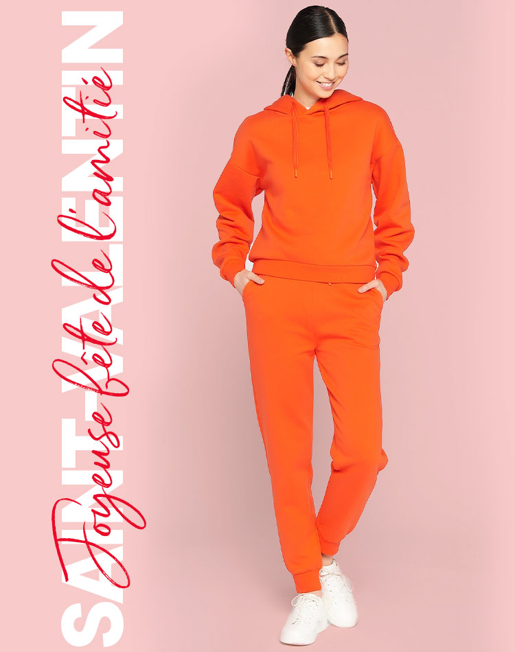 Bright orange hoody with joggingpants