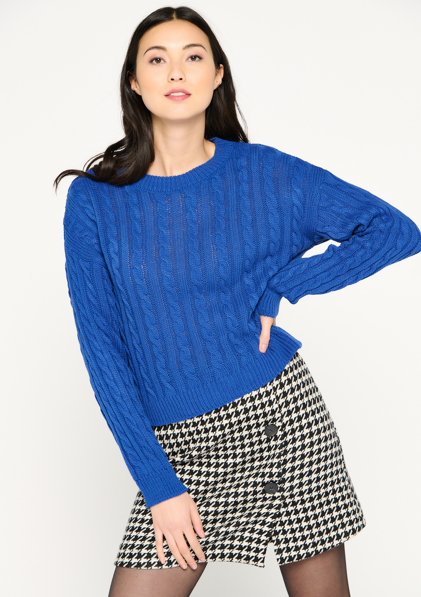 Round-neck sweater with cable pattern - ELECTRIC BLUE - 04005766_1619