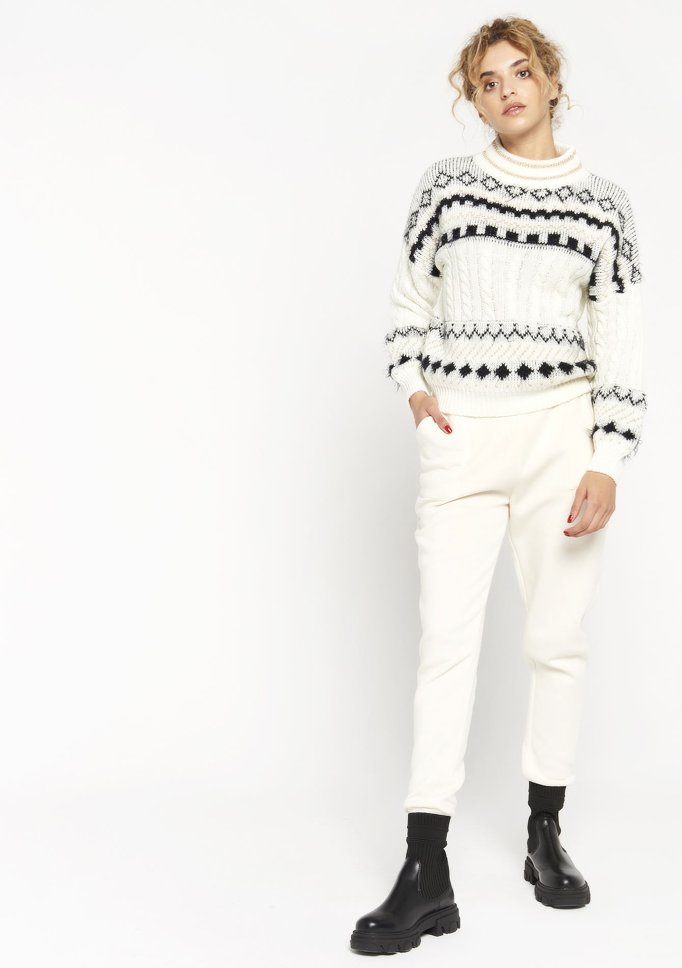 Pull à torsades et jacquard