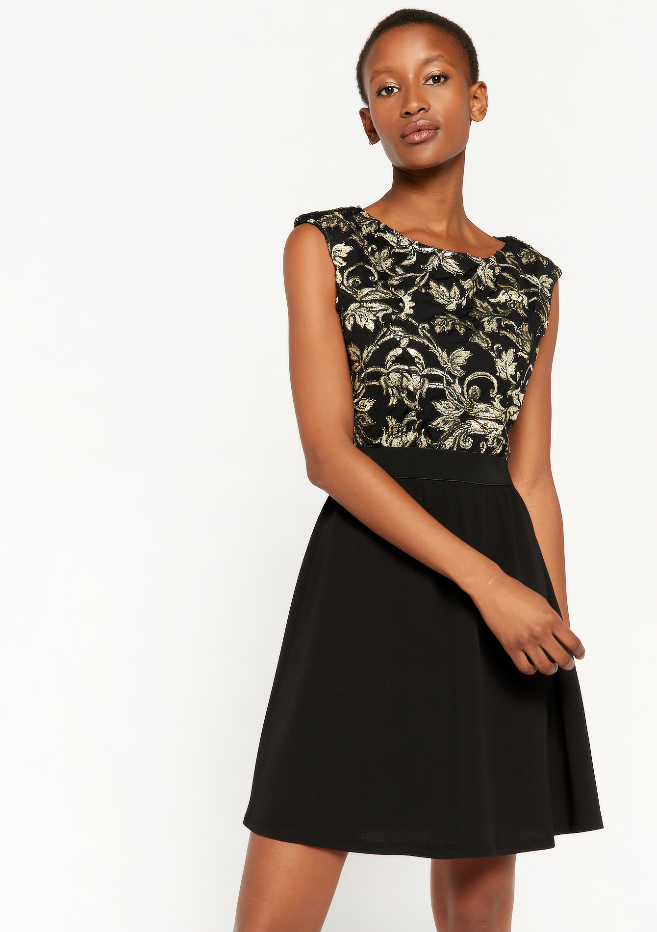 Robe brodée avec élastique