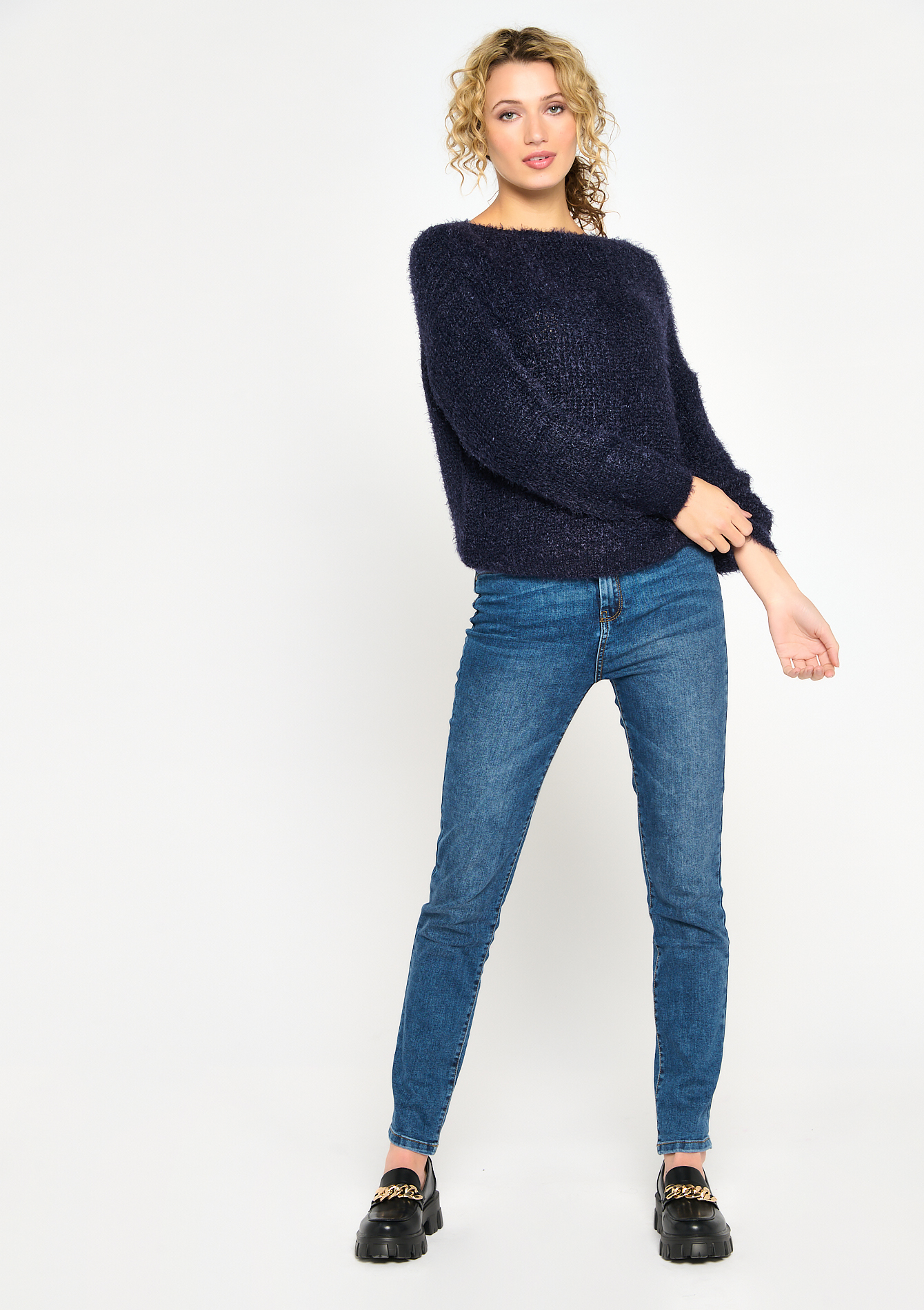 Pull duveteux en tricot avec col rond