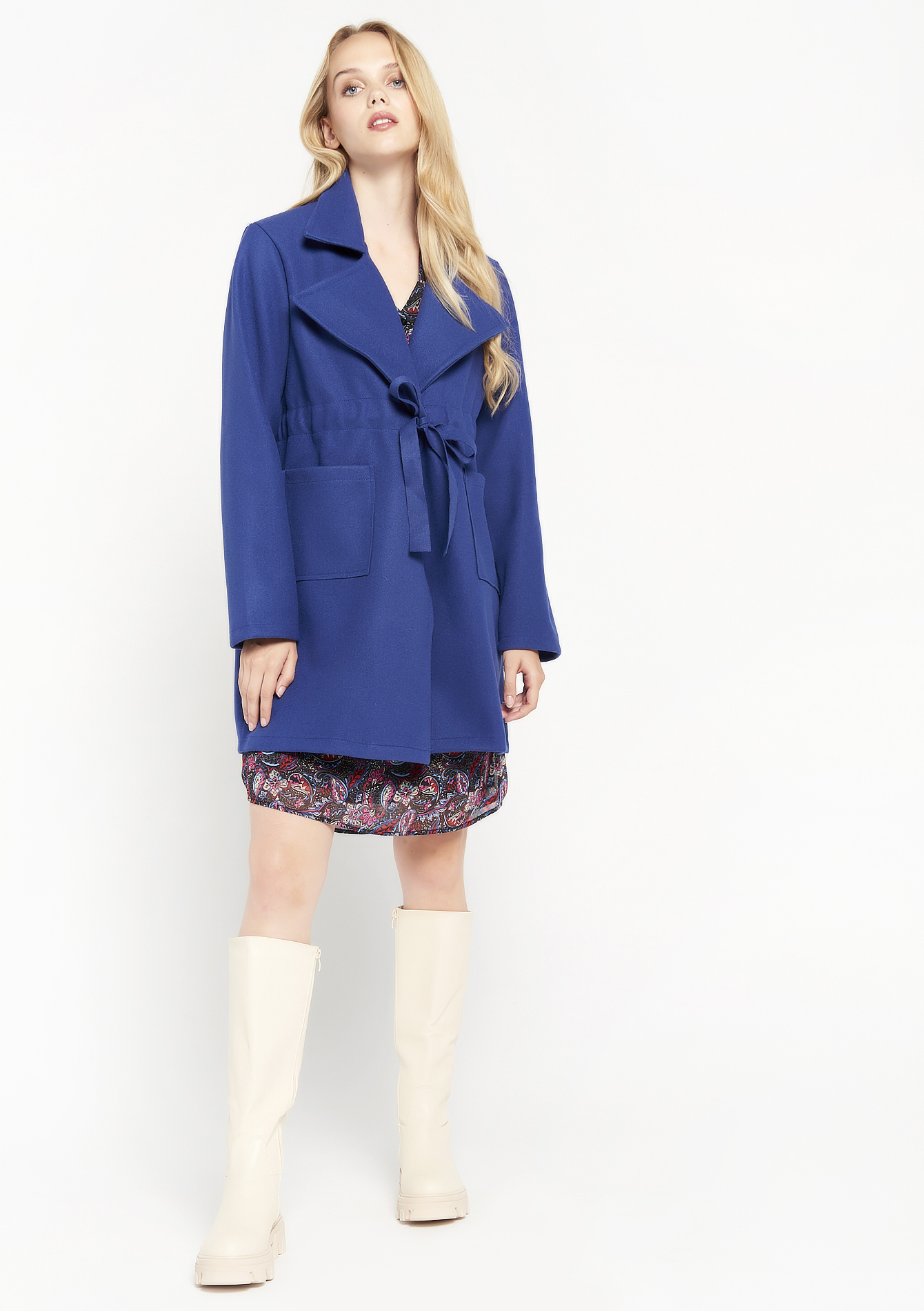 Trench-coat avec grand col et ceinture