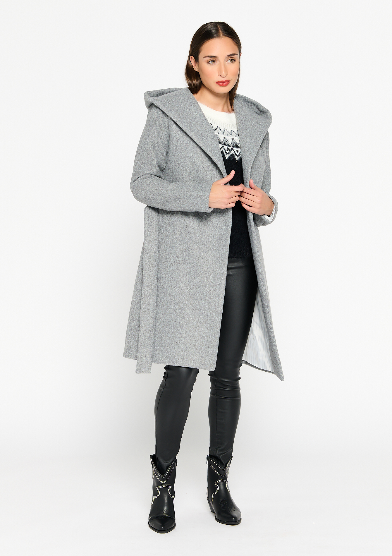 Manteau avec capuche et unique bouton