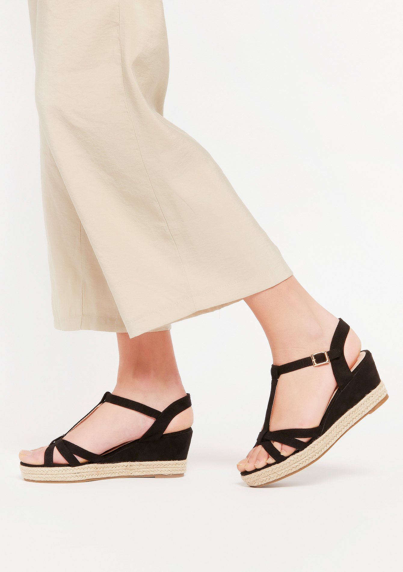 sandales compensées lanières