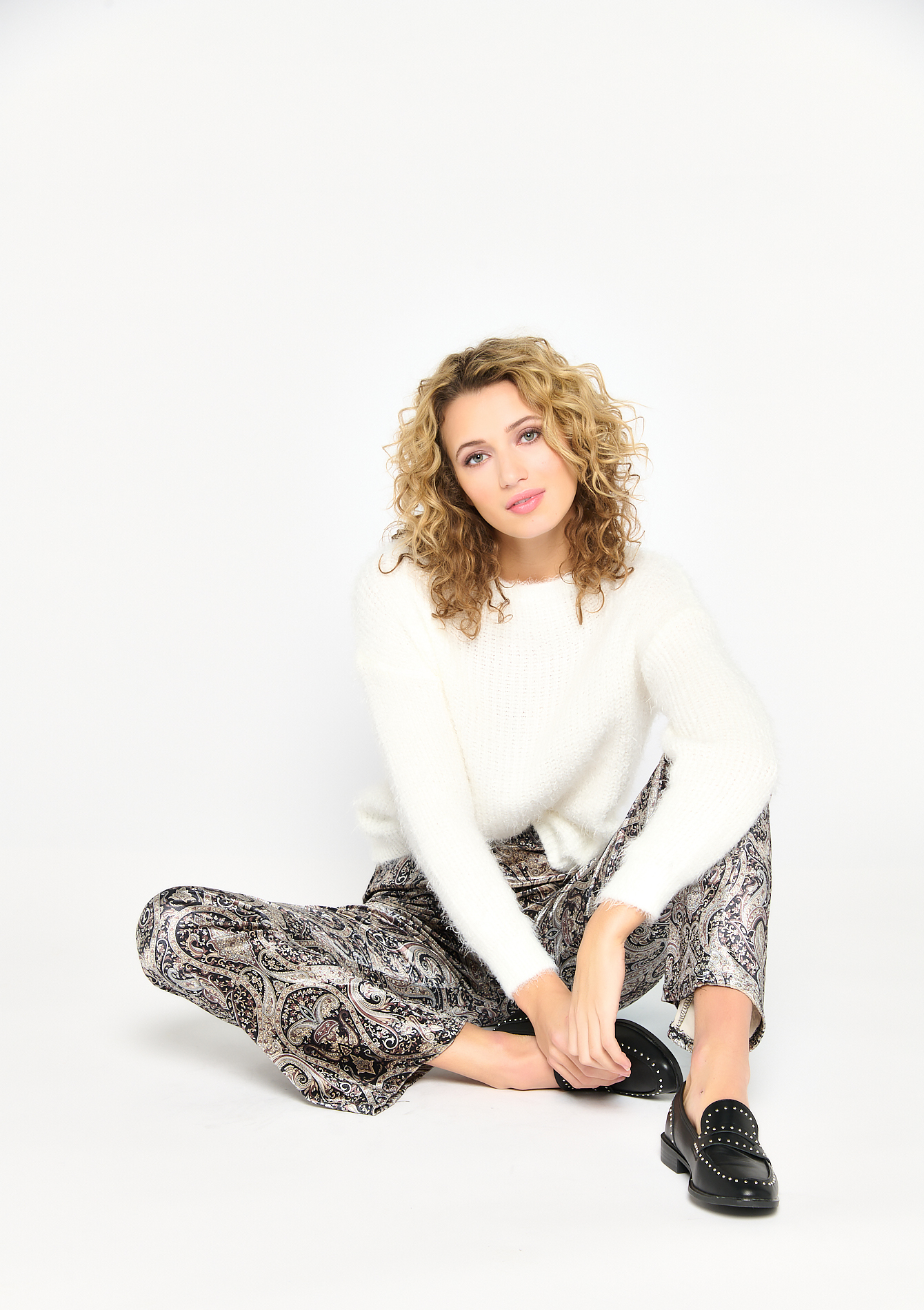 Pull duveteux en tricot avec col rond