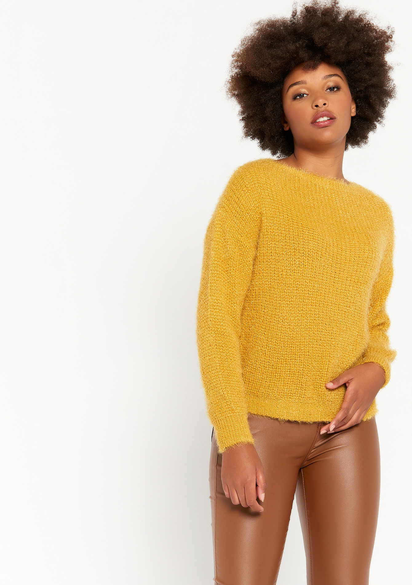 Pull duveteux en tricot avec col rond